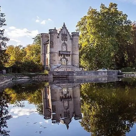 Family Close To Chantilly, Asterix, Cdg Villa